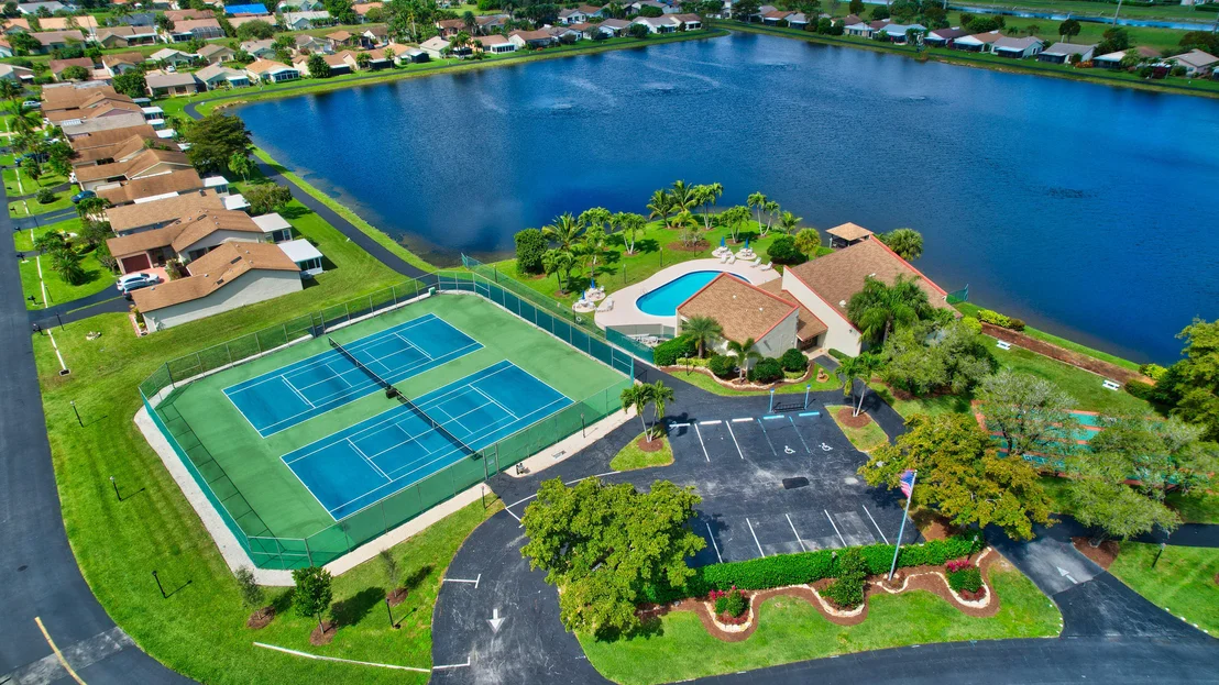Photo of 5102 Mirror Lakes Boulevard