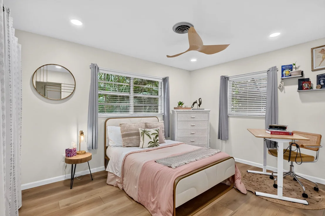 Photo of 902 SE OCEAN Avenue