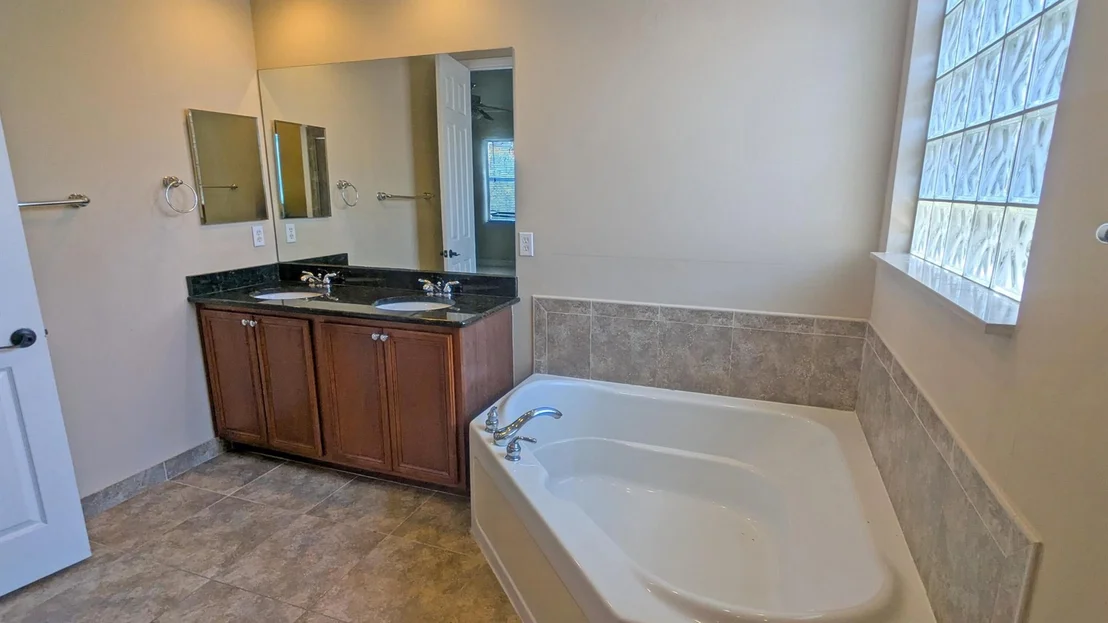 Photo of 5571 57 Way