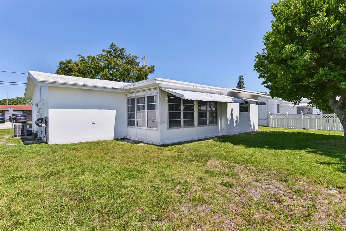 Photo of 2521 N Cypress Road