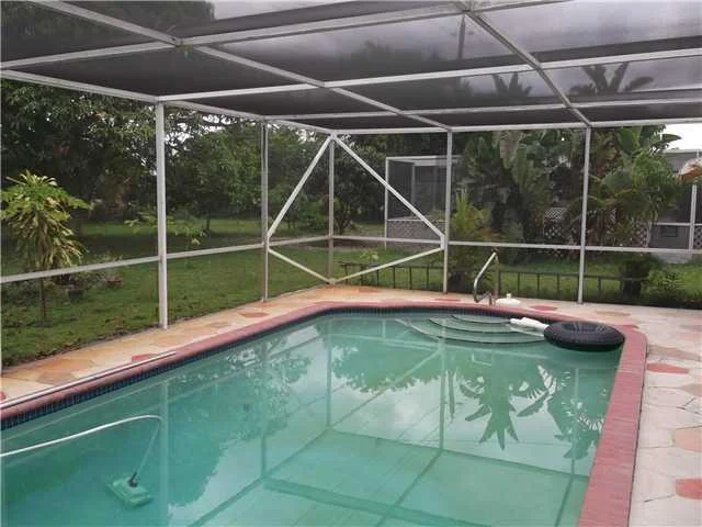 Photo of 861 NW 70th Way