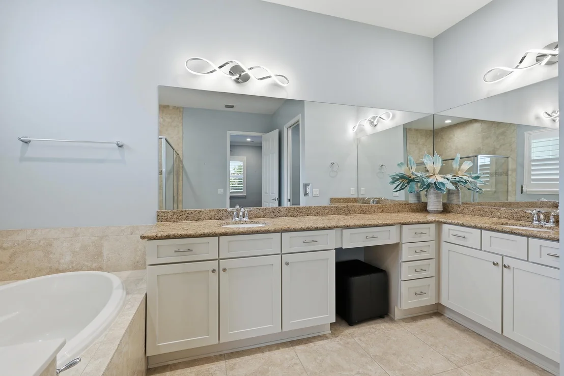 Photo of 1358 Community Drive