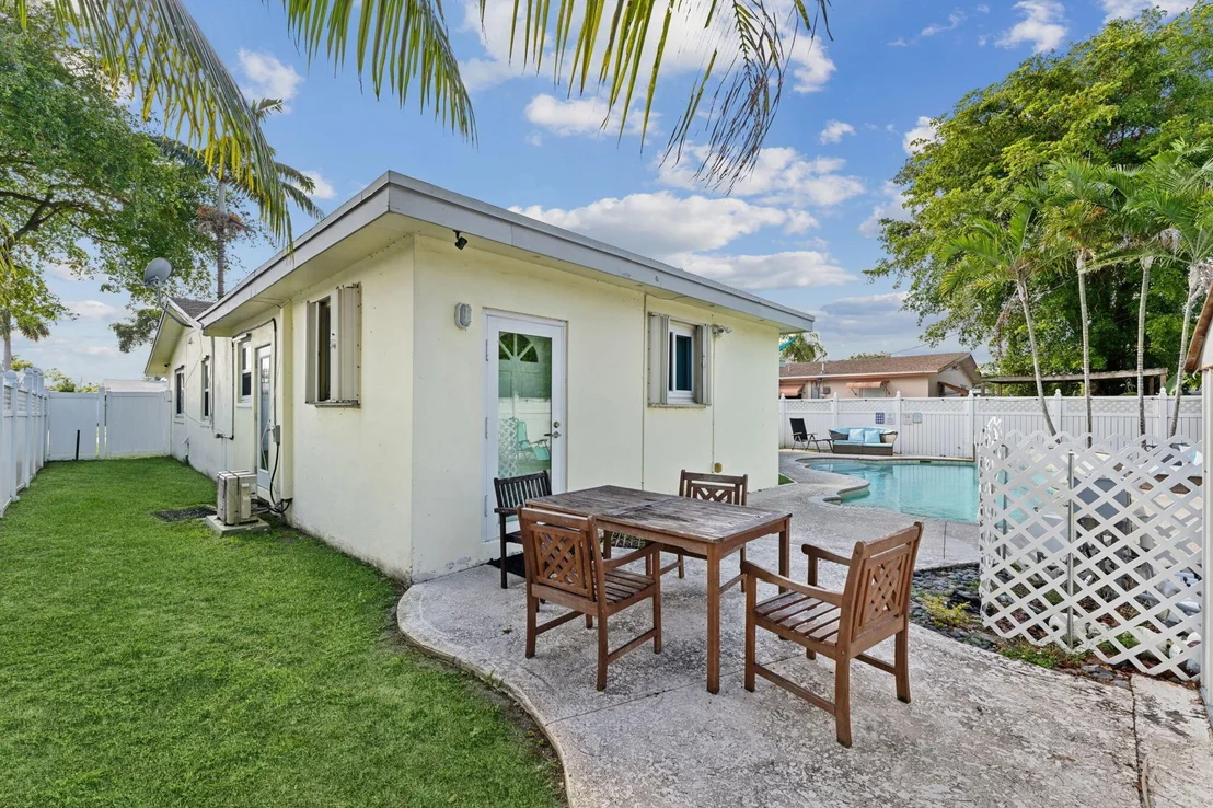 Photo of 718 NW 9th Avenue