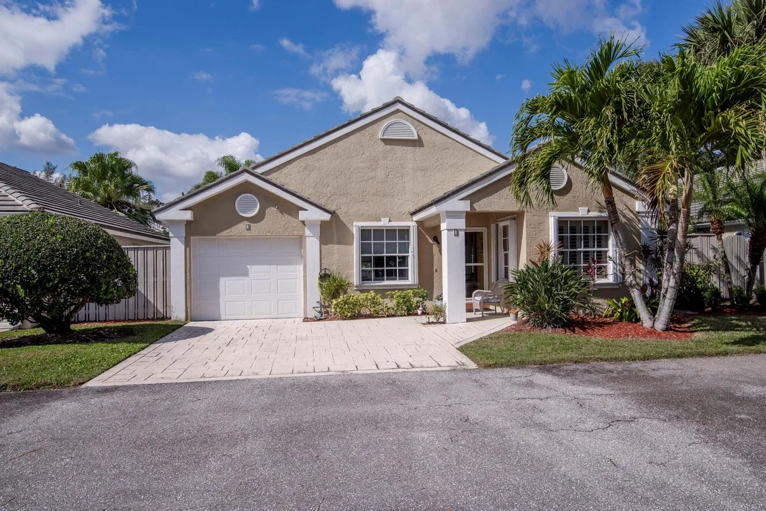 Photo of 3 Commanders Drive
