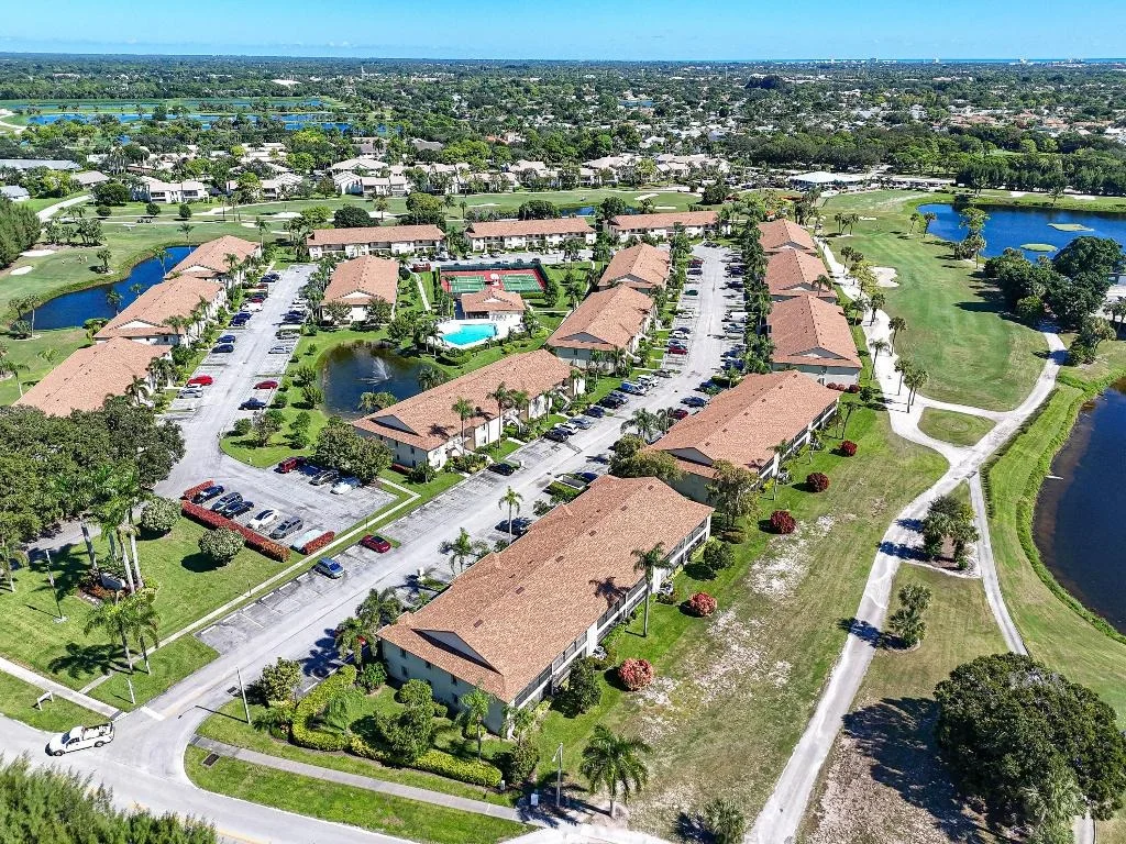 Photo of Unit B at 1001 Pinecrest Circle