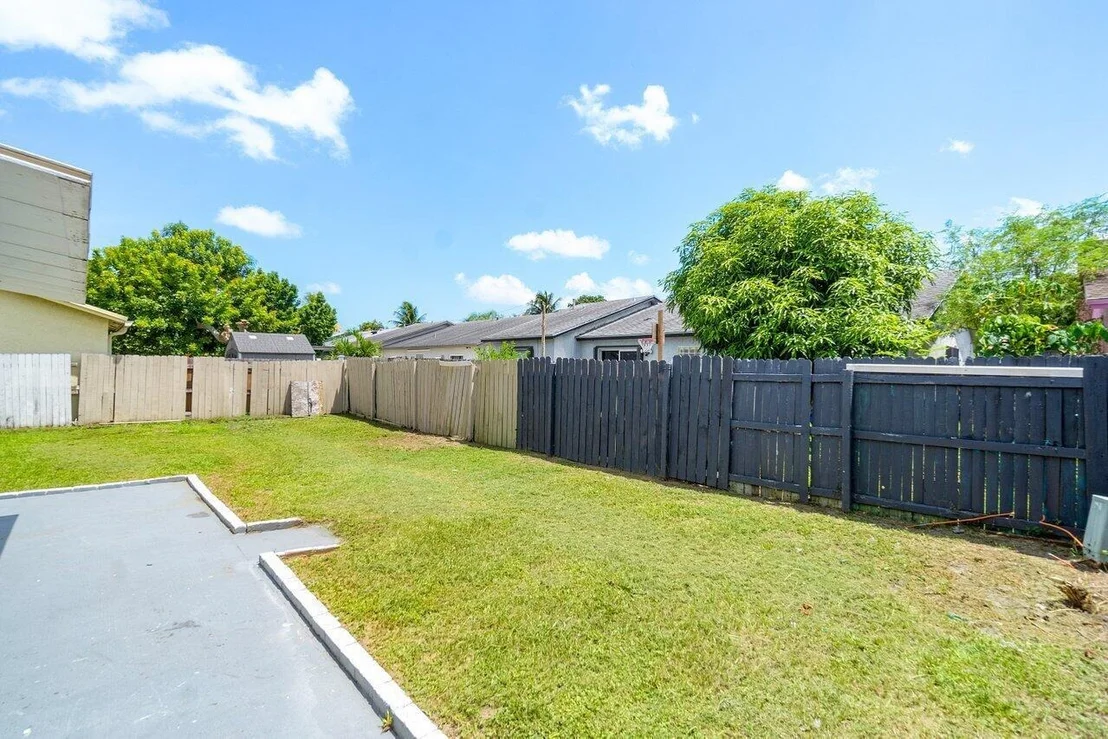 Photo of 6090 Lambeth Circle