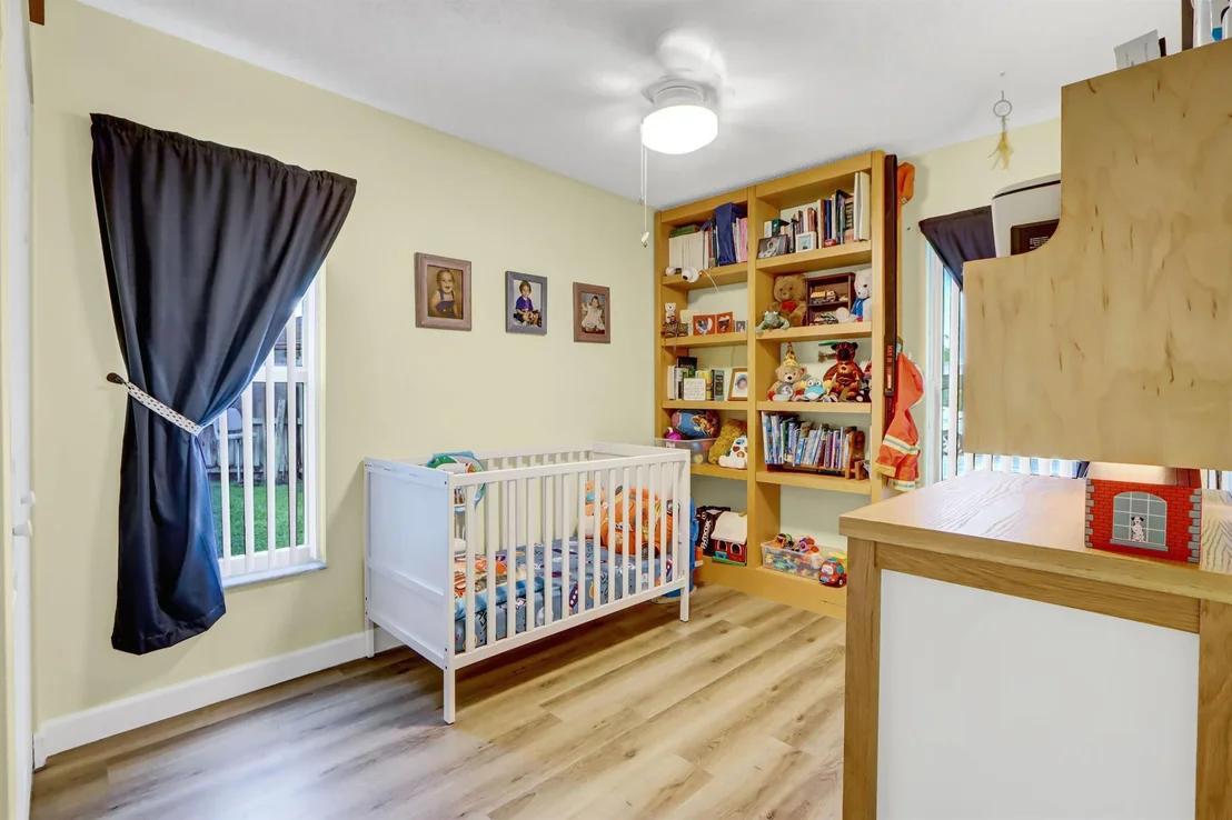 Photo of 801 NW 8th Way