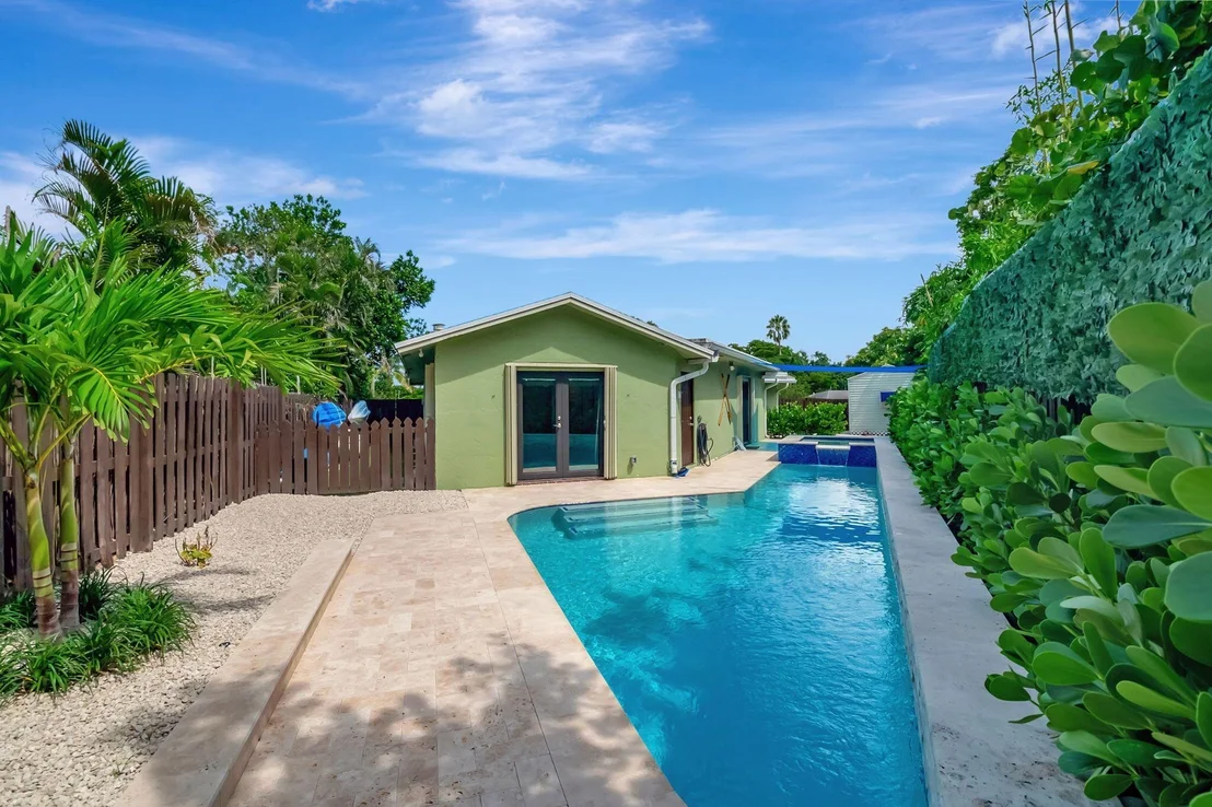 Photo of 737 NW 3rd Avenue