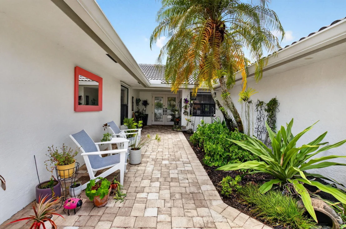 Photo of 6928 Villas Drive W