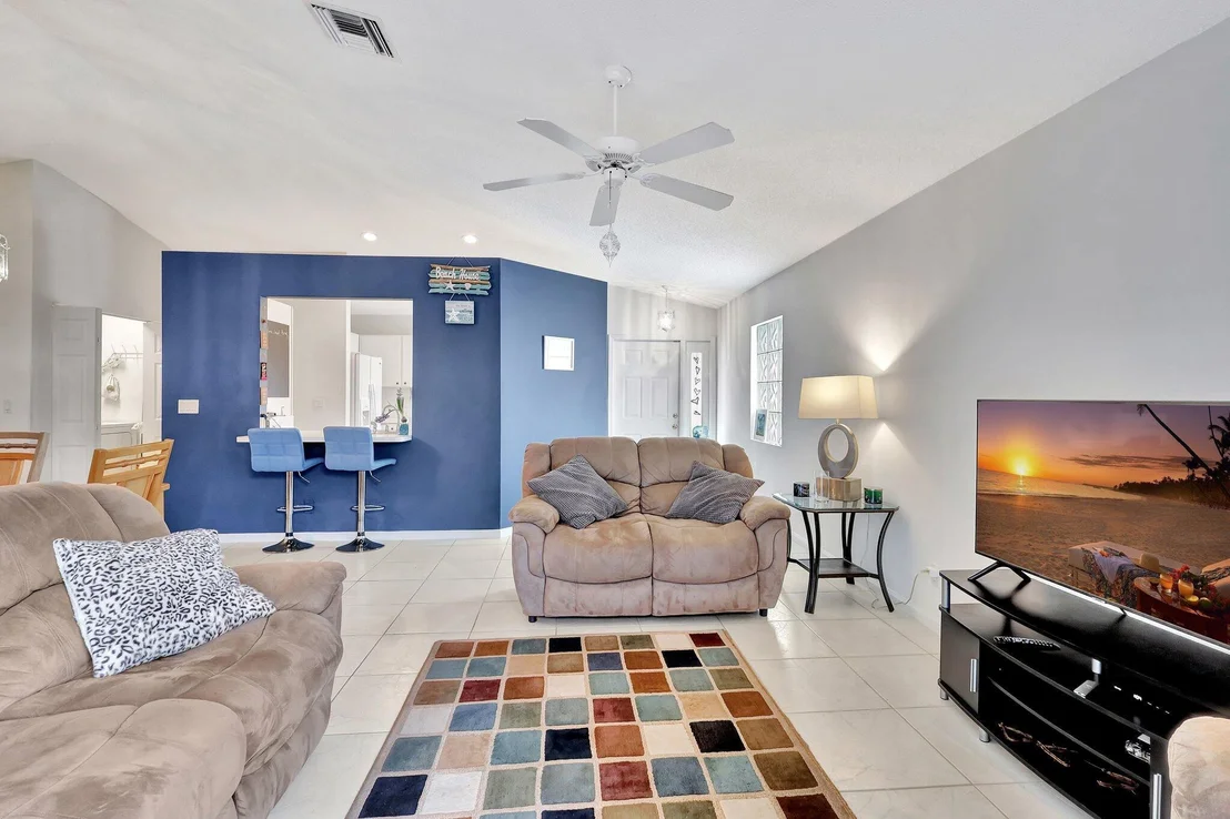 Photo of 8177 Palm Gate Drive