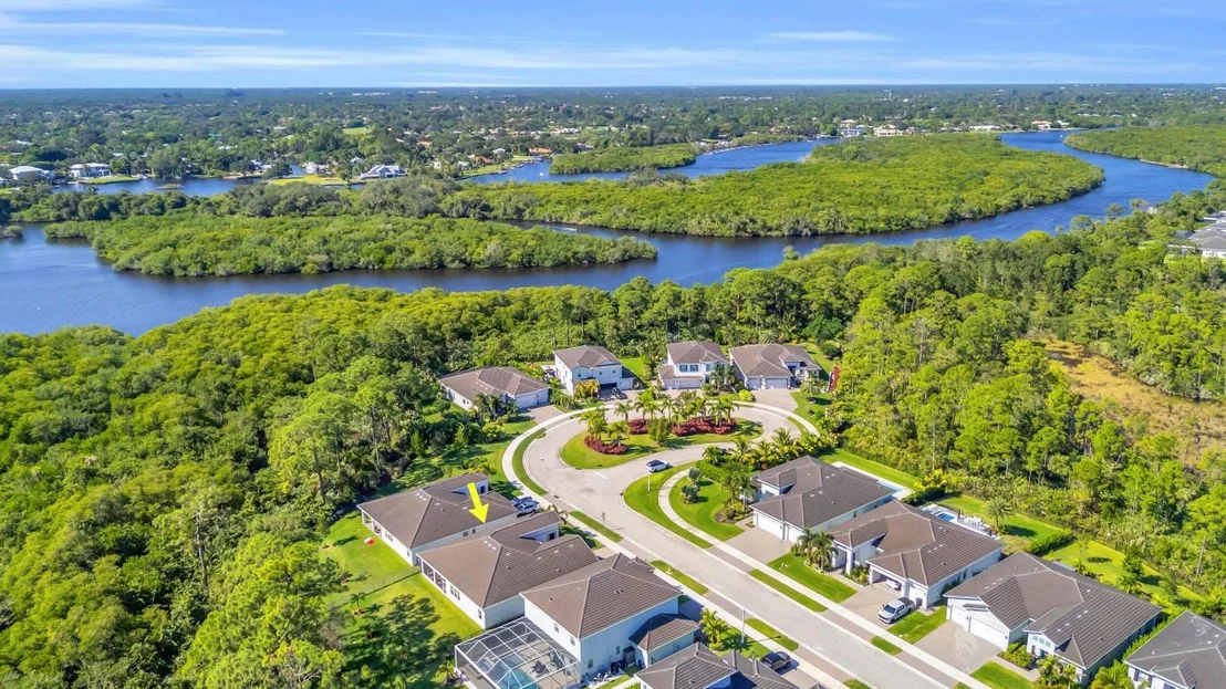Photo of 668 SW Riverwatch Place