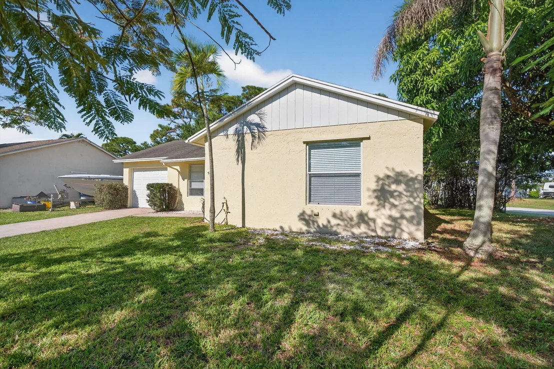Photo of 130 Lakeside Circle