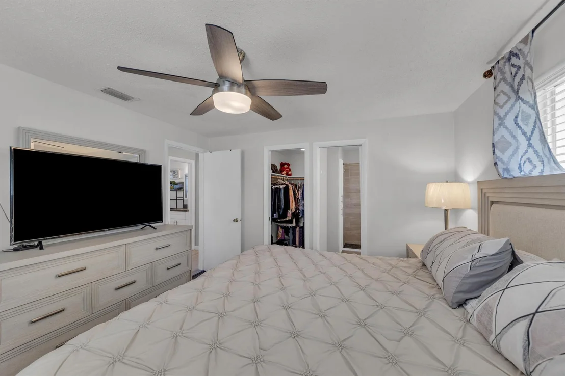 Photo of 2550 NW 2 Drive