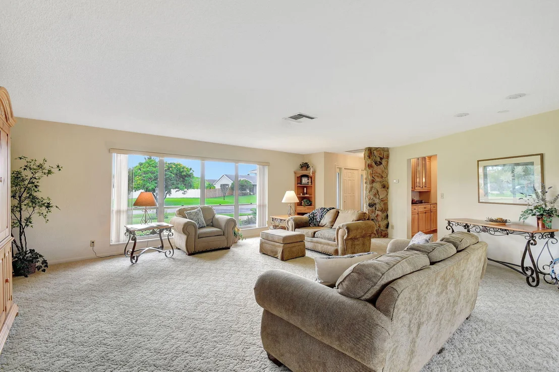 Photo of 8 W Cypress Road