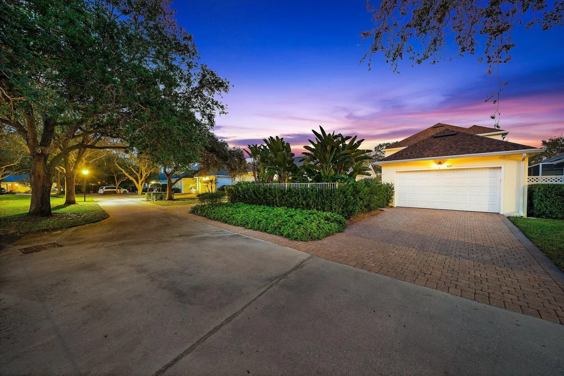 Photo of 129 Barbados Drive