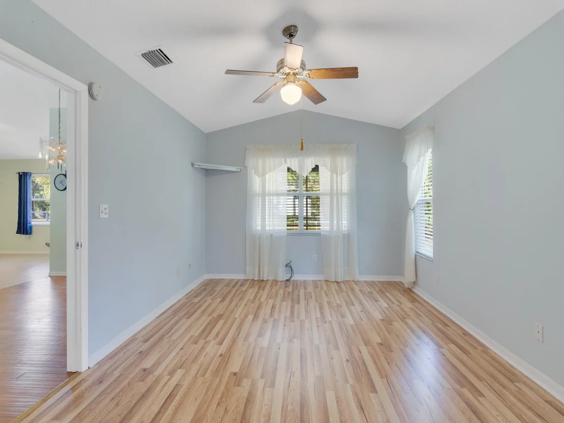 Photo of 825 Landsdowne Drive