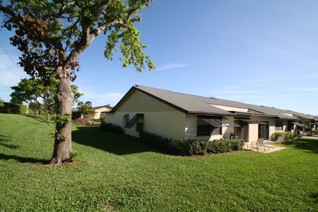 Photo of Unit F at 2 Ridgepointe Drive