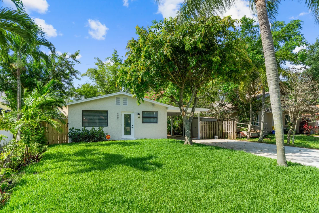 Photo of 4882 Lincoln Road