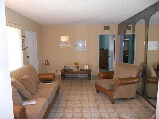 Photo of 940 E 12 Place