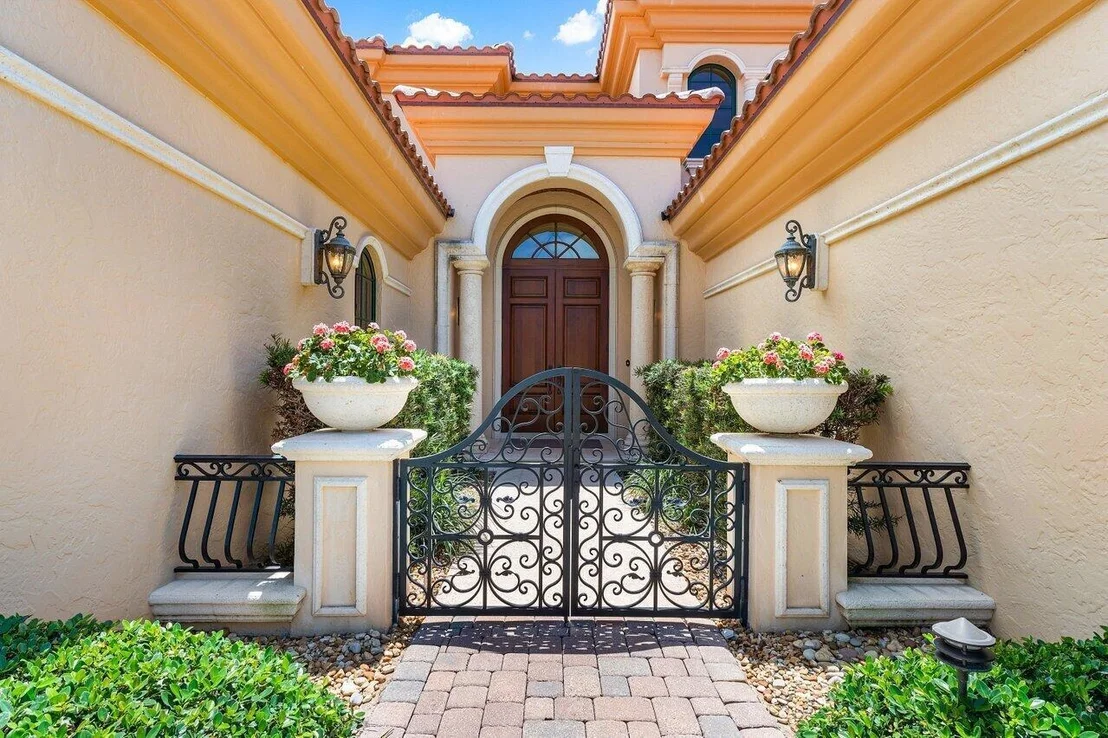 Photo of 6971 SE Harbor Circle