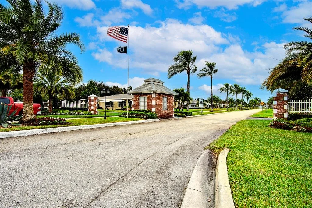 Photo of Unit B at 955 Circle Drive