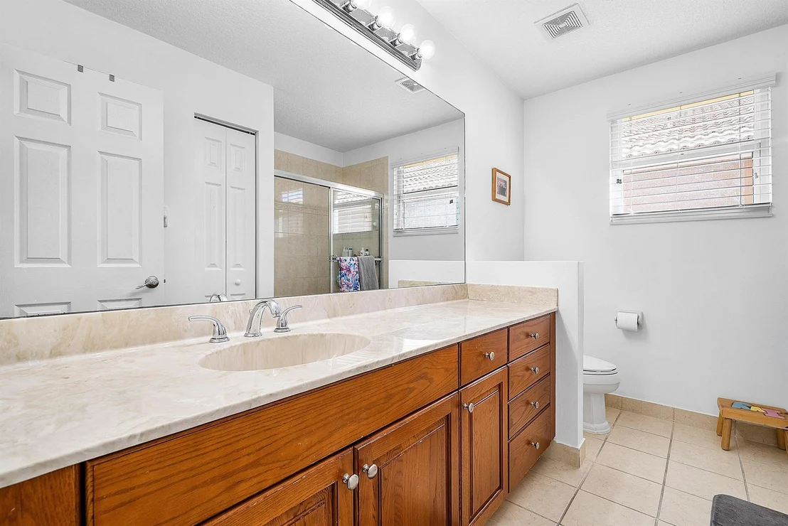 Photo of 1624 W Classical Boulevard