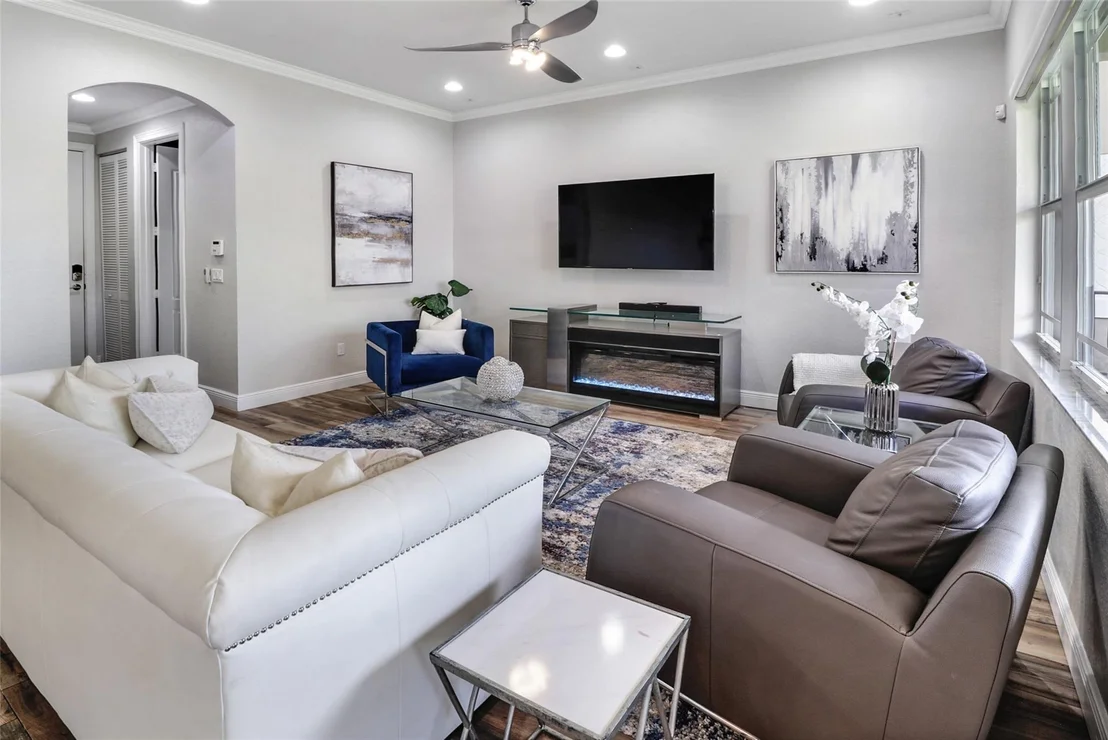Photo of 8561 Lakeside Drive