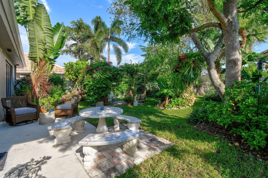 Photo of 187 S Hampton Drive