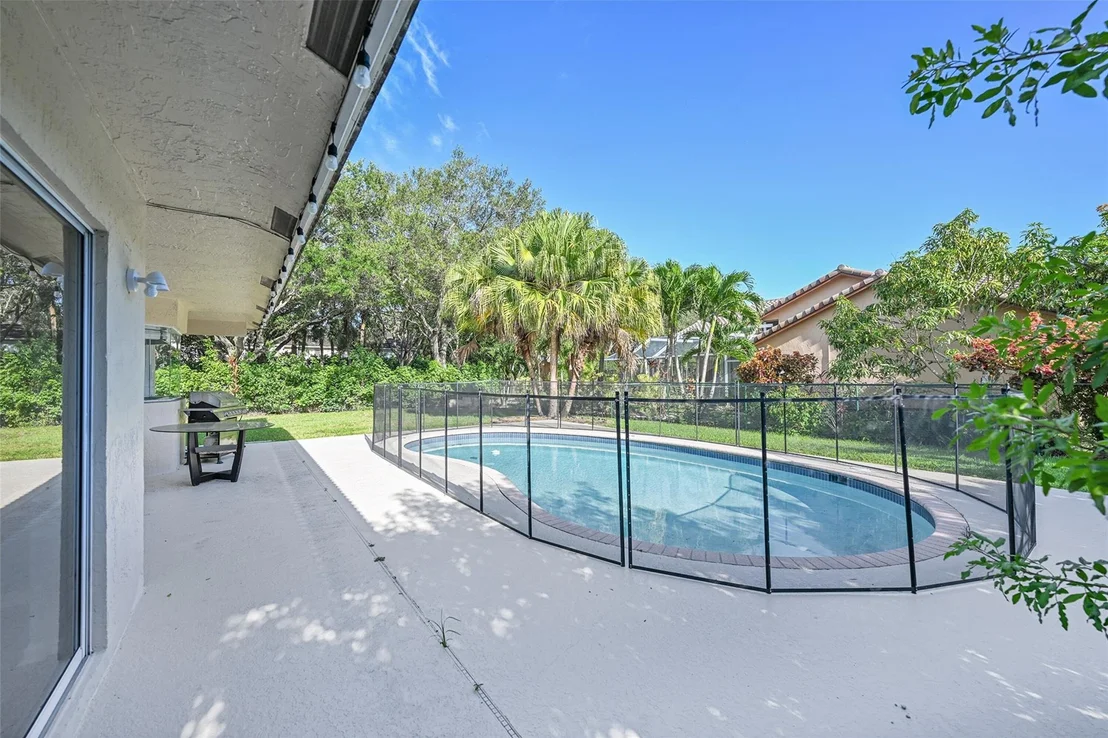 Photo of 10004 NW 57th Place