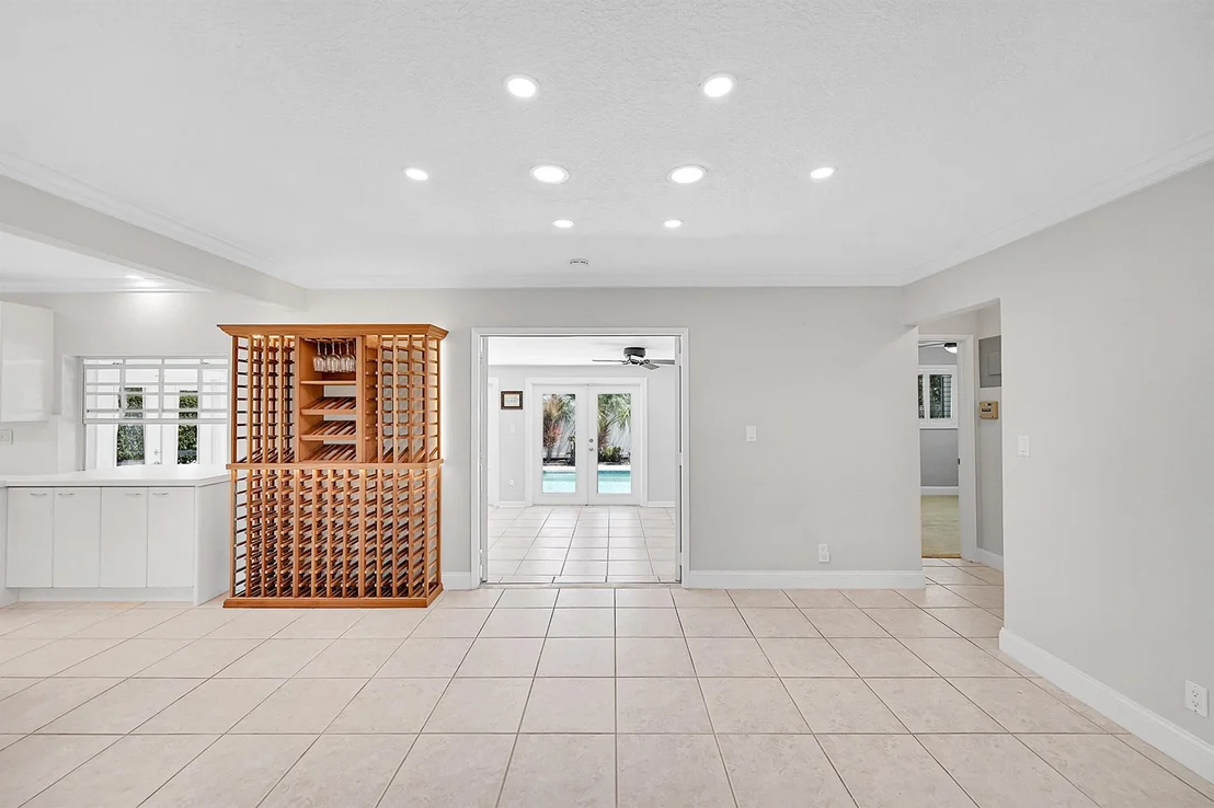 Photo of 2585 SE 6th Street