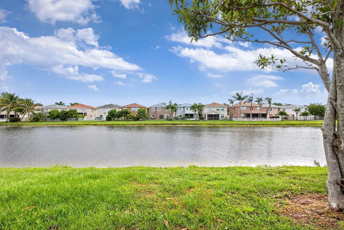 Photo of 6121 Spring Isles Boulevard