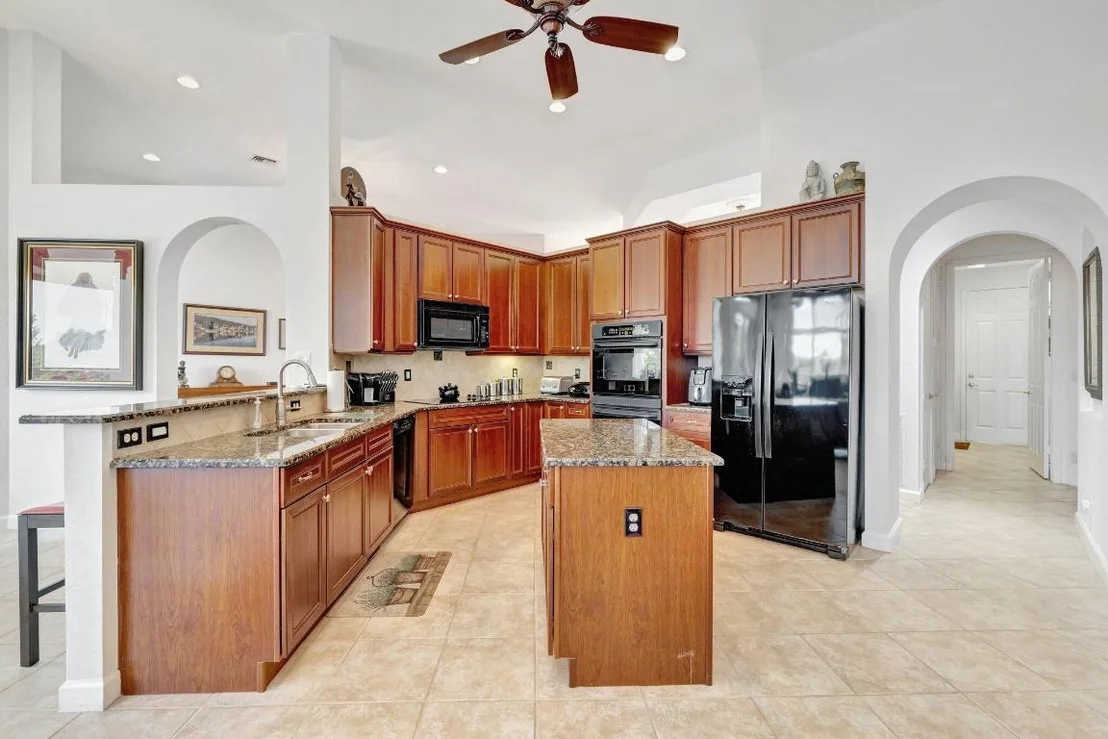 Photo of 699 SW River Bend Circle