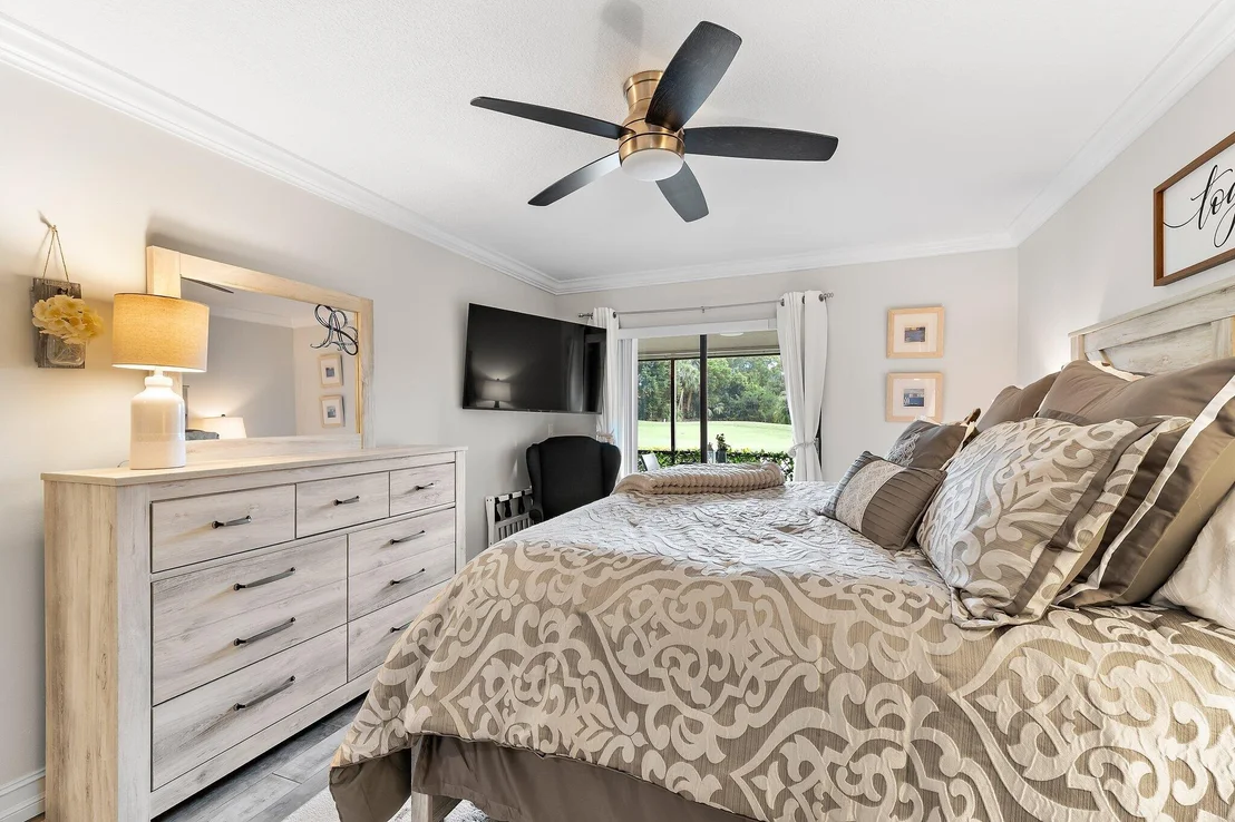 Photo of Unit B at 1201 Pinecrest Circle