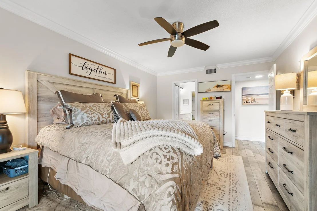 Photo of Unit B at 1201 Pinecrest Circle