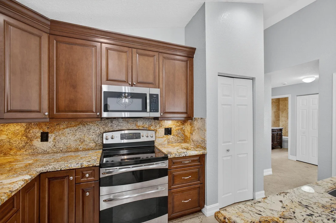 Photo of 6121 Spring Isles Boulevard