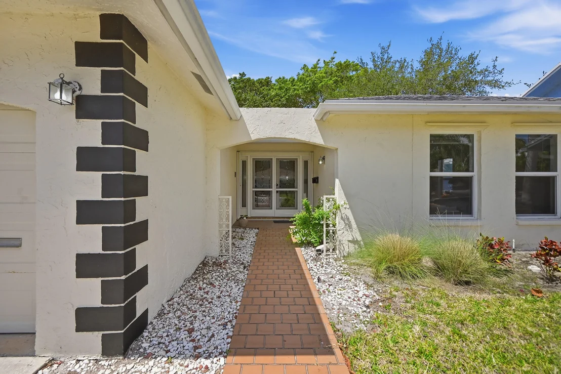 Photo of 321 Del Rio Boulevard