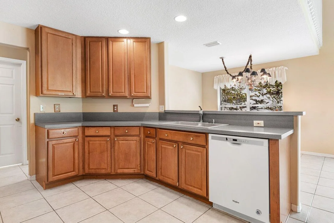 Photo of 542 Canoe Point