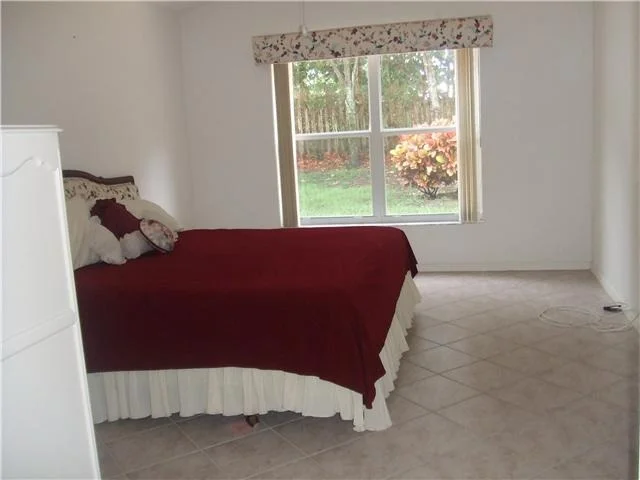 Photo of 7524 Charing Cross Lane