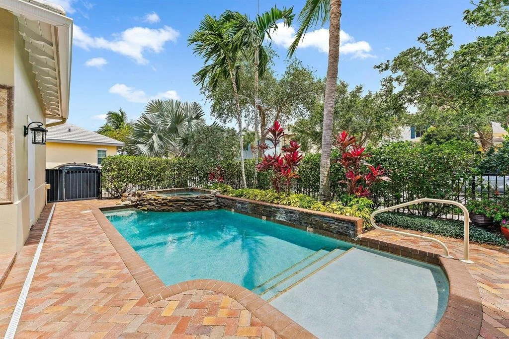Photo of 231 W Bay Cedar Circle