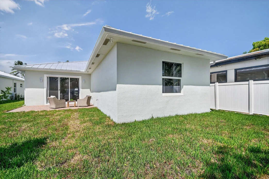 Photo of 609 N Loxahatchee Drive