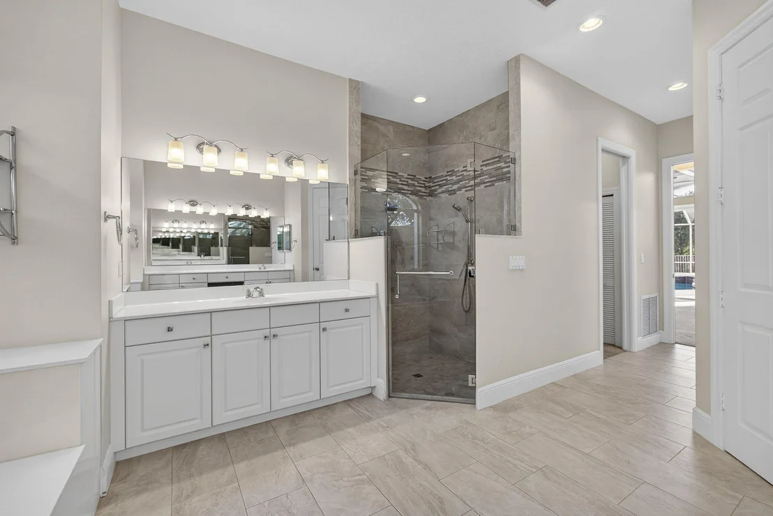 Photo of 111 N River Drive W