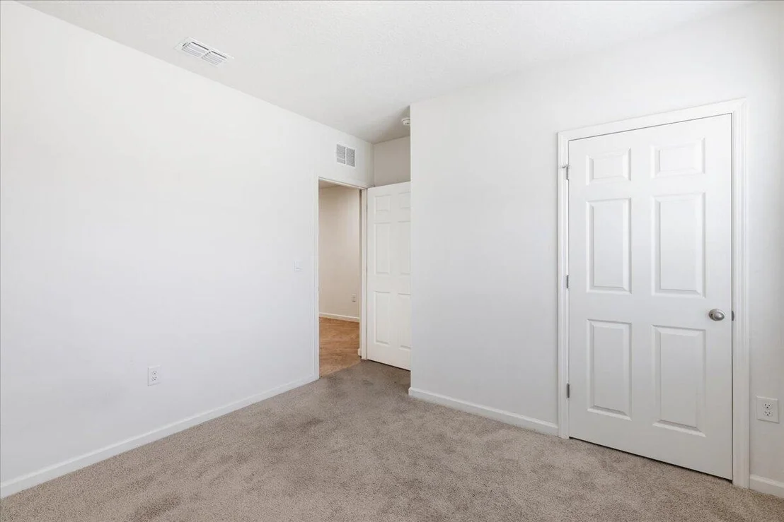 Photo of 1072 Roseland Road