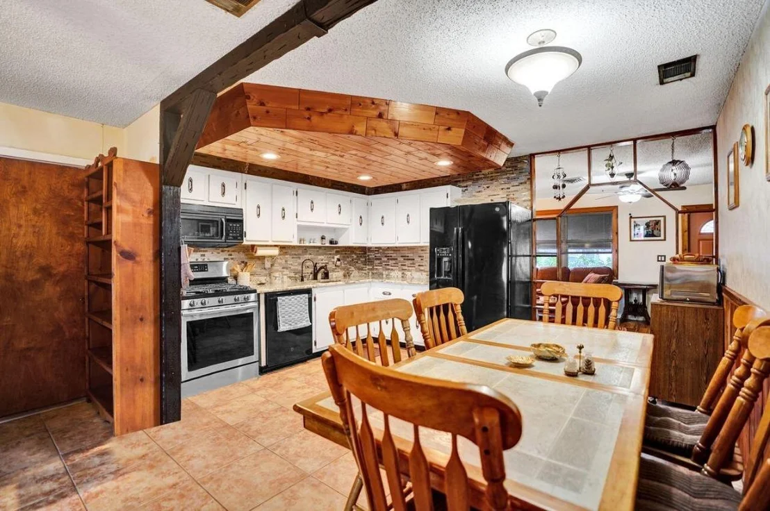Photo of 4387 Appian Way