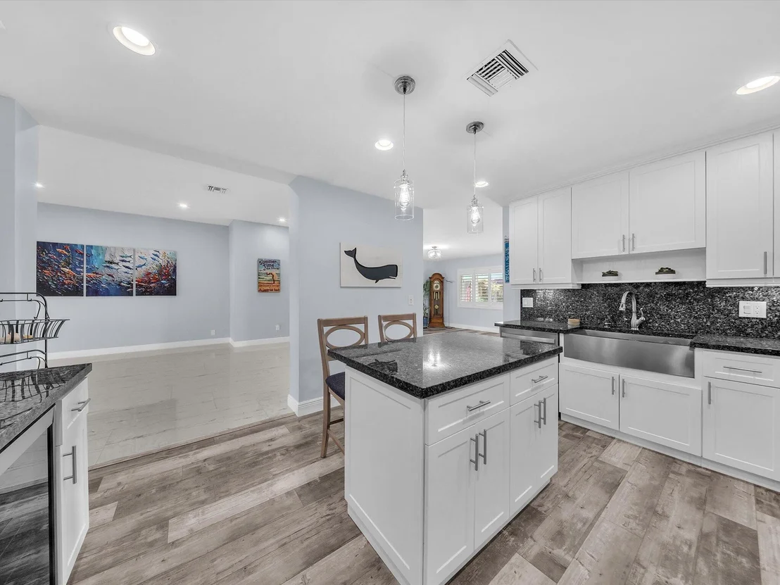 Photo of 380 SE 5th Avenue