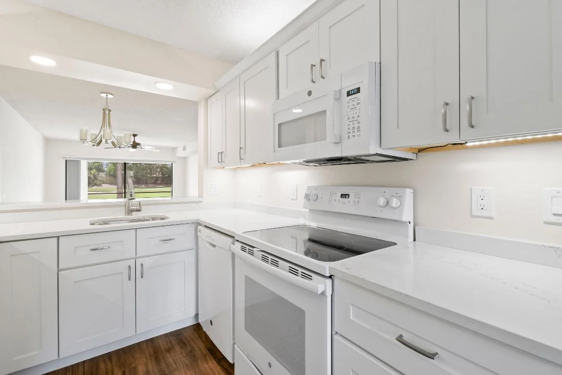 Photo of Unit B at 1001 Pinecrest Circle