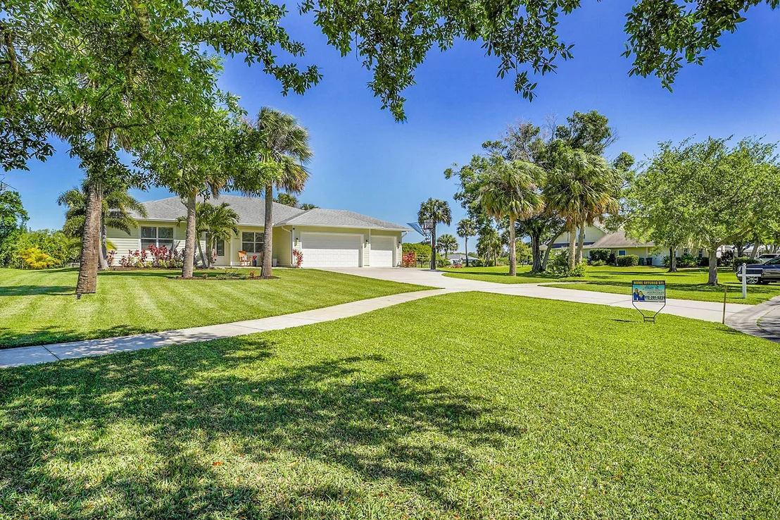 Photo of 1404 Lone Pine Drive
