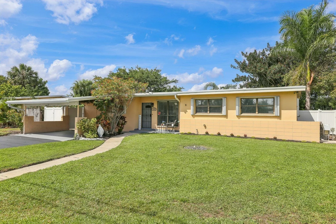 Photo of 220 Greenbrier Drive