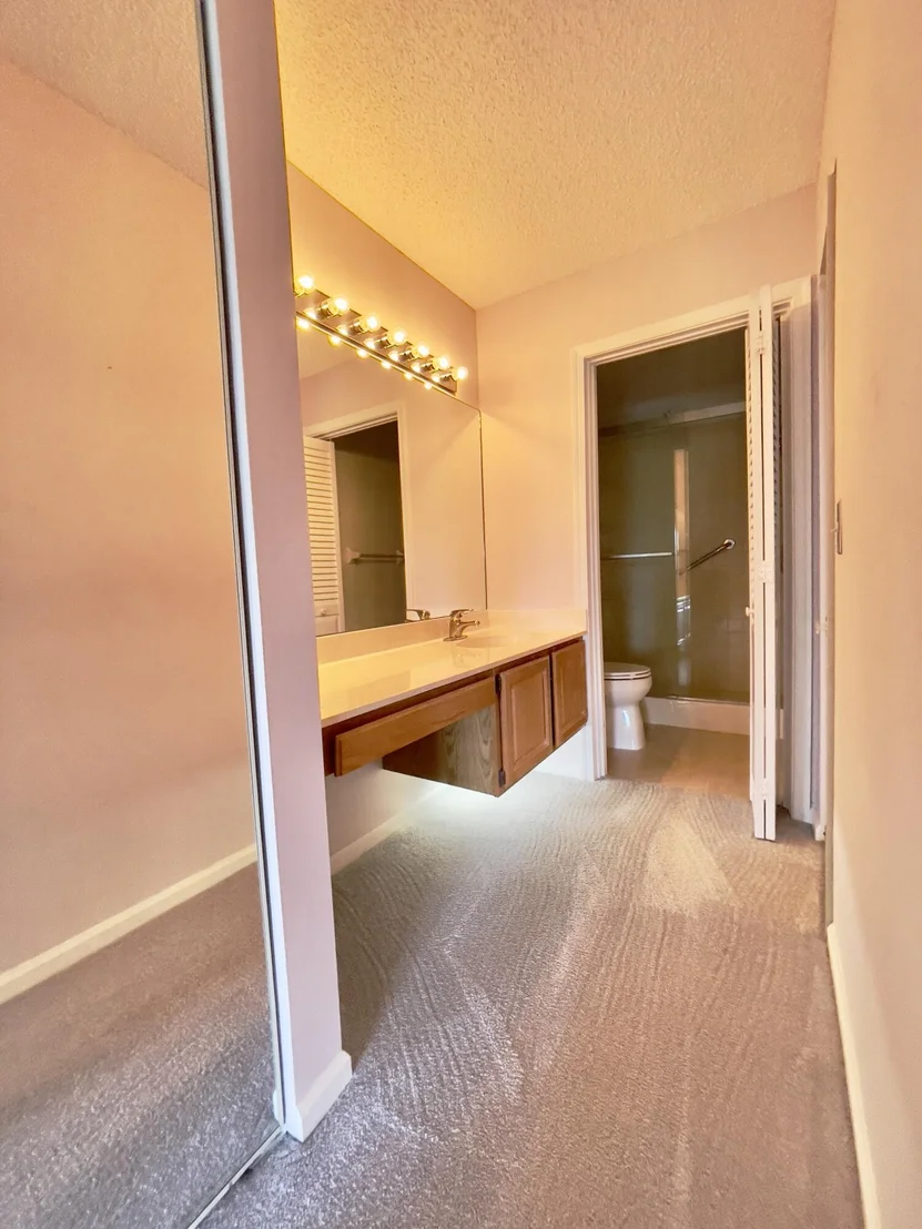 Photo of Unit B at 1002 Keystone Drive
