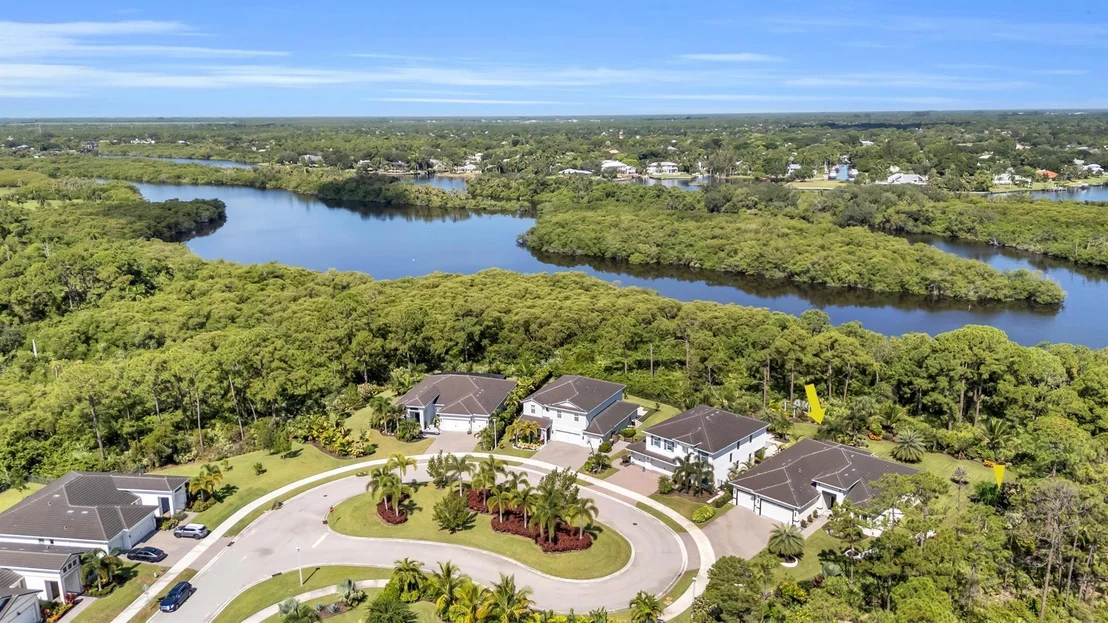 Photo of 718 SW Riverwatch Place