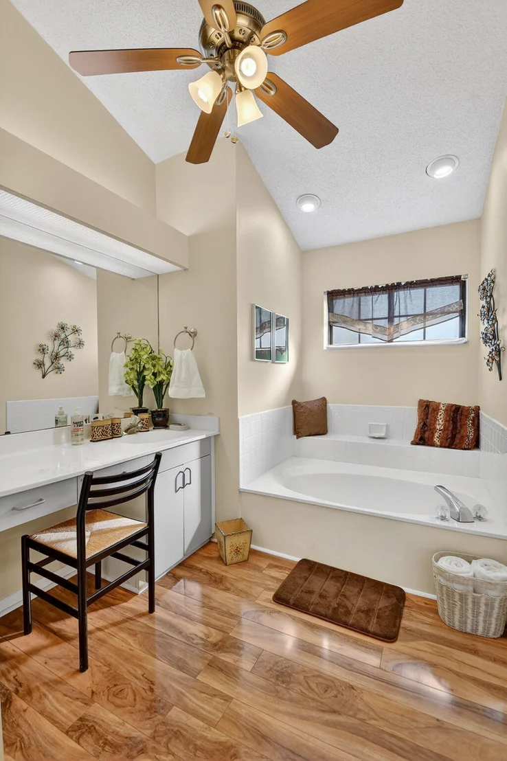 Photo of 7147 Le Chalet Boulevard